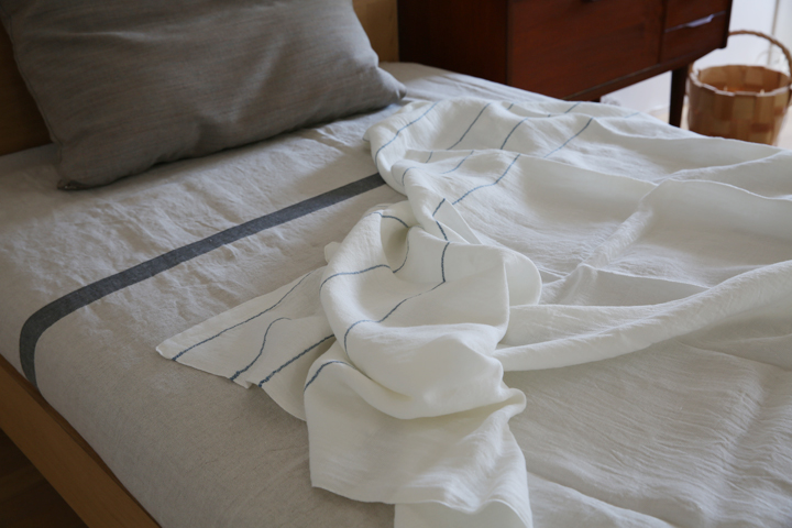 ラプアンカンクリのリネン寝具は肌にやさしくひんやり快適。夏の寝苦し